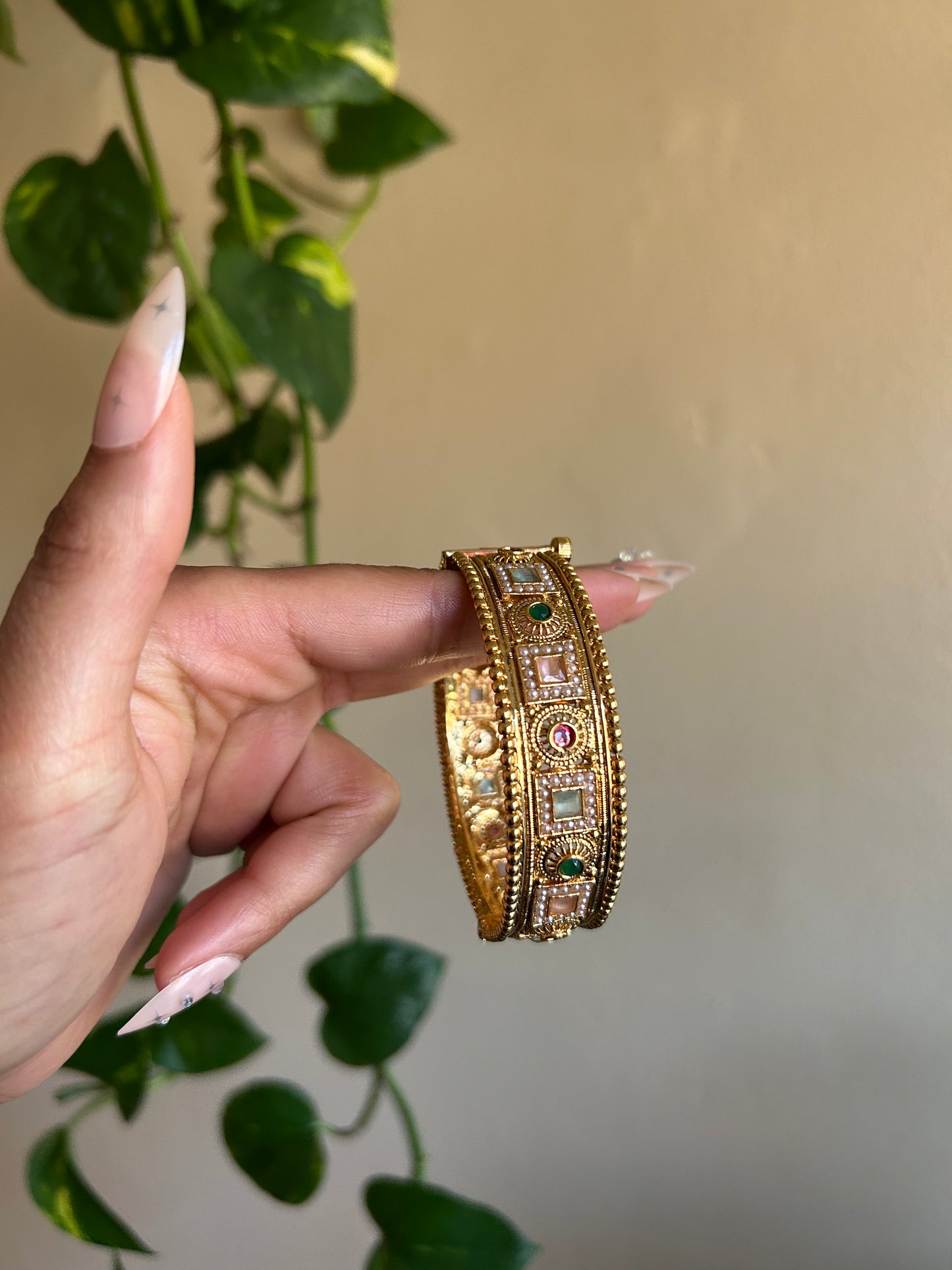 Chunky Bangle with pearls